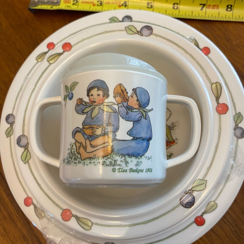 Swedish child set of dishes. Melamine.